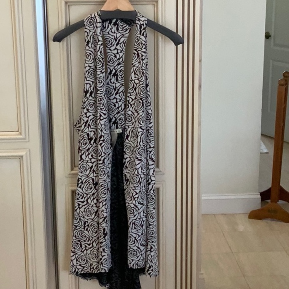 Black and White Floral Sleeveless Vest